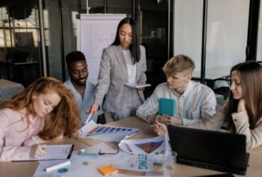 Simple Tech Habits That Make Small Teams Work Better