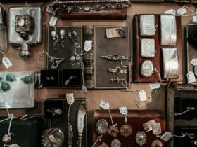 The Accessory Anchor: How One Piece of Jewelry Can Organize an Entire Outfit