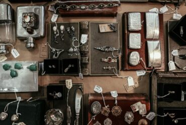 The Accessory Anchor: How One Piece of Jewelry Can Organize an Entire Outfit